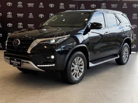TOYOTA HILUX SW4 2.8 D-4D TURBO DIESEL SRX 7L 4X4 AUTOMÁTICO